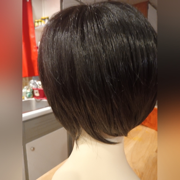 Wispy Cut Wig by Hairdo. - Picture 5 of 11